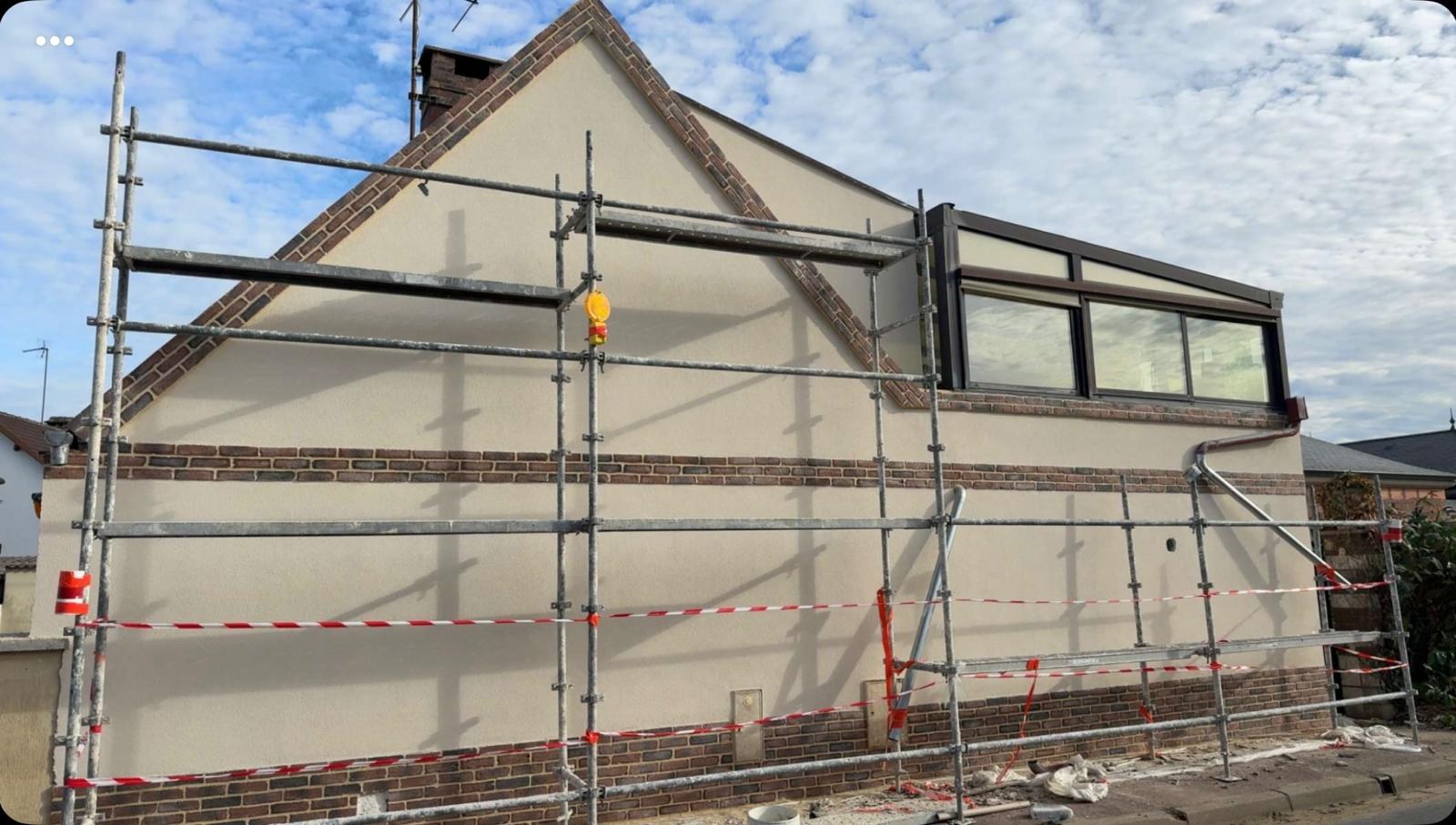 Pendant chantier : pose ITE et traitement façade
