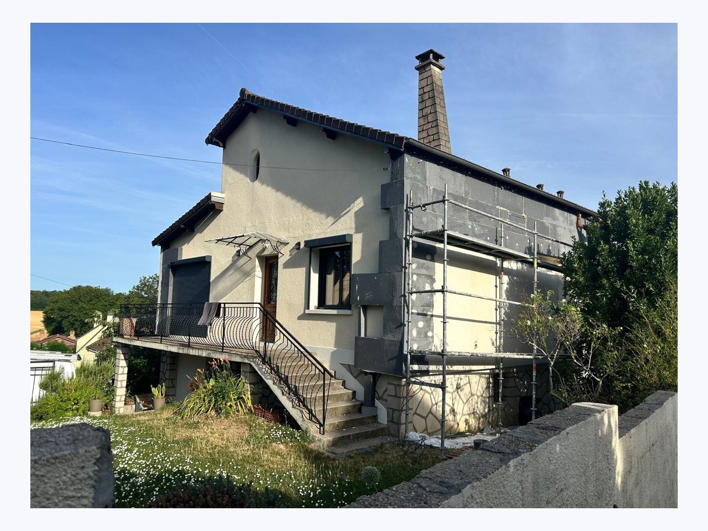 Chantier ITE en cours : détail de façade et pose extérieure
