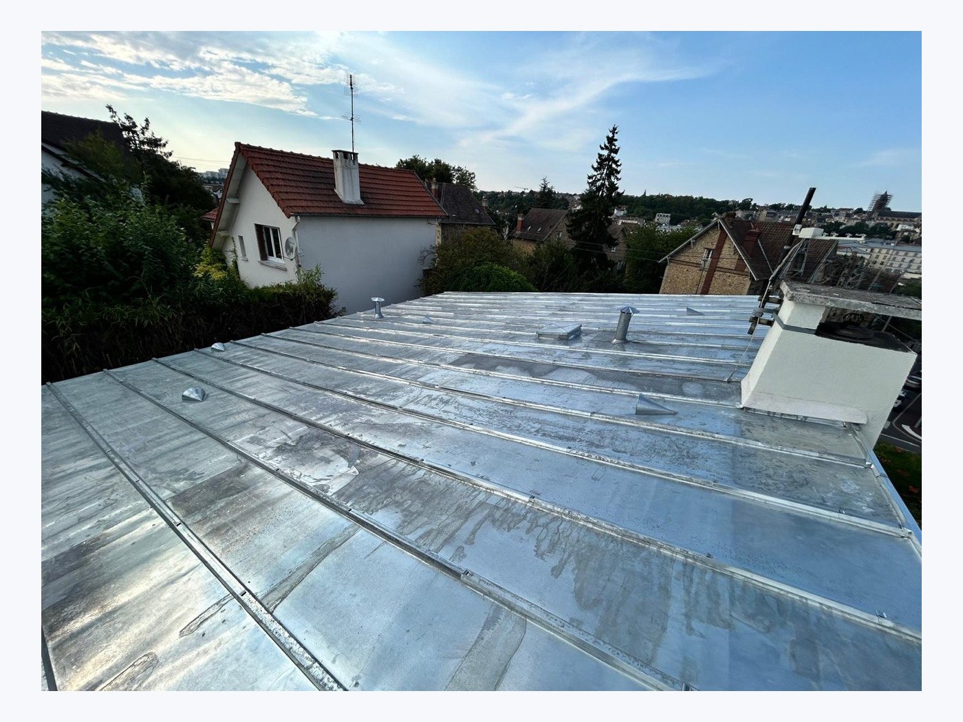 Chantier toiture zinc fini à Pontoise