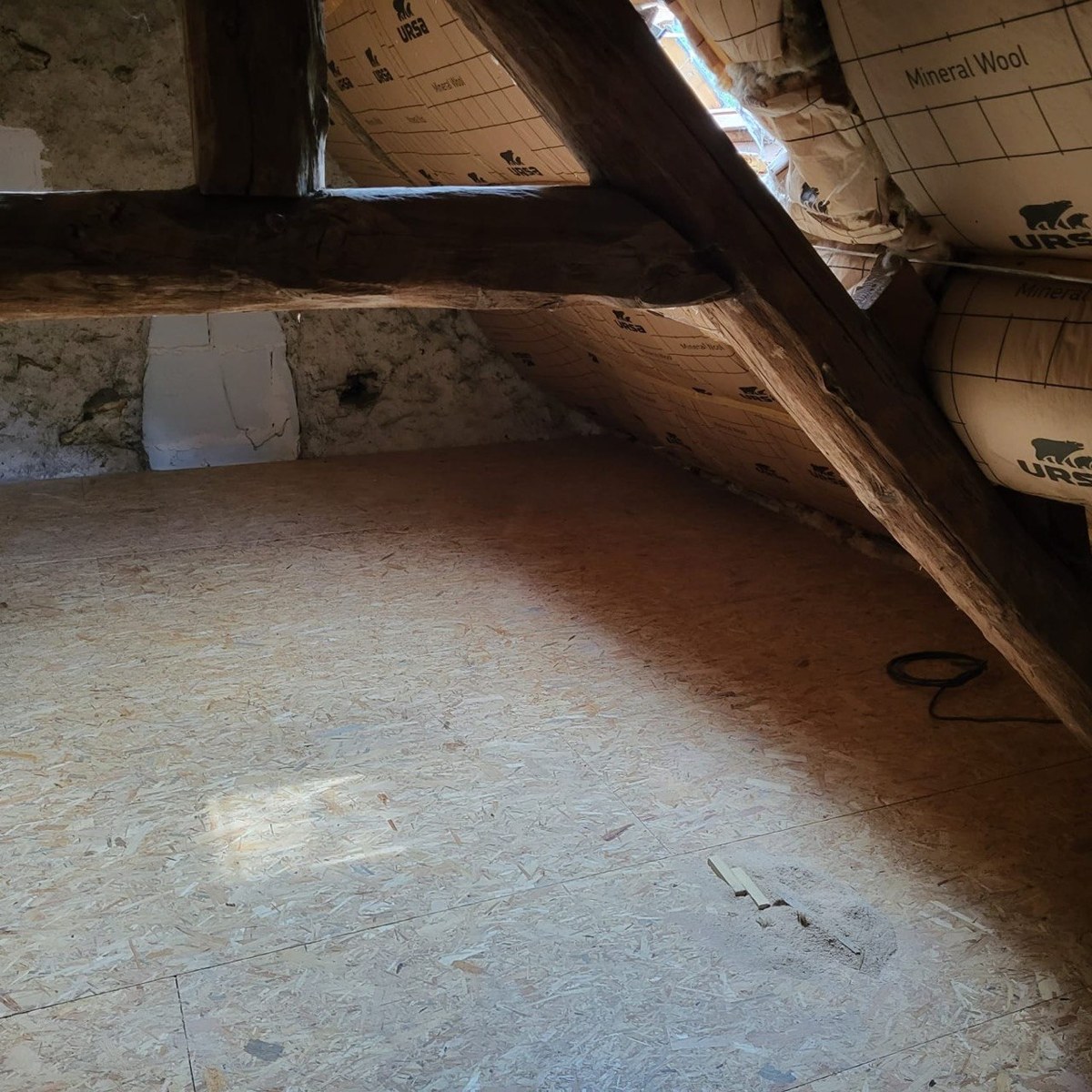 Chantier fini : plancher OSB rehaussé sur ancien plancher bacula en plâtre