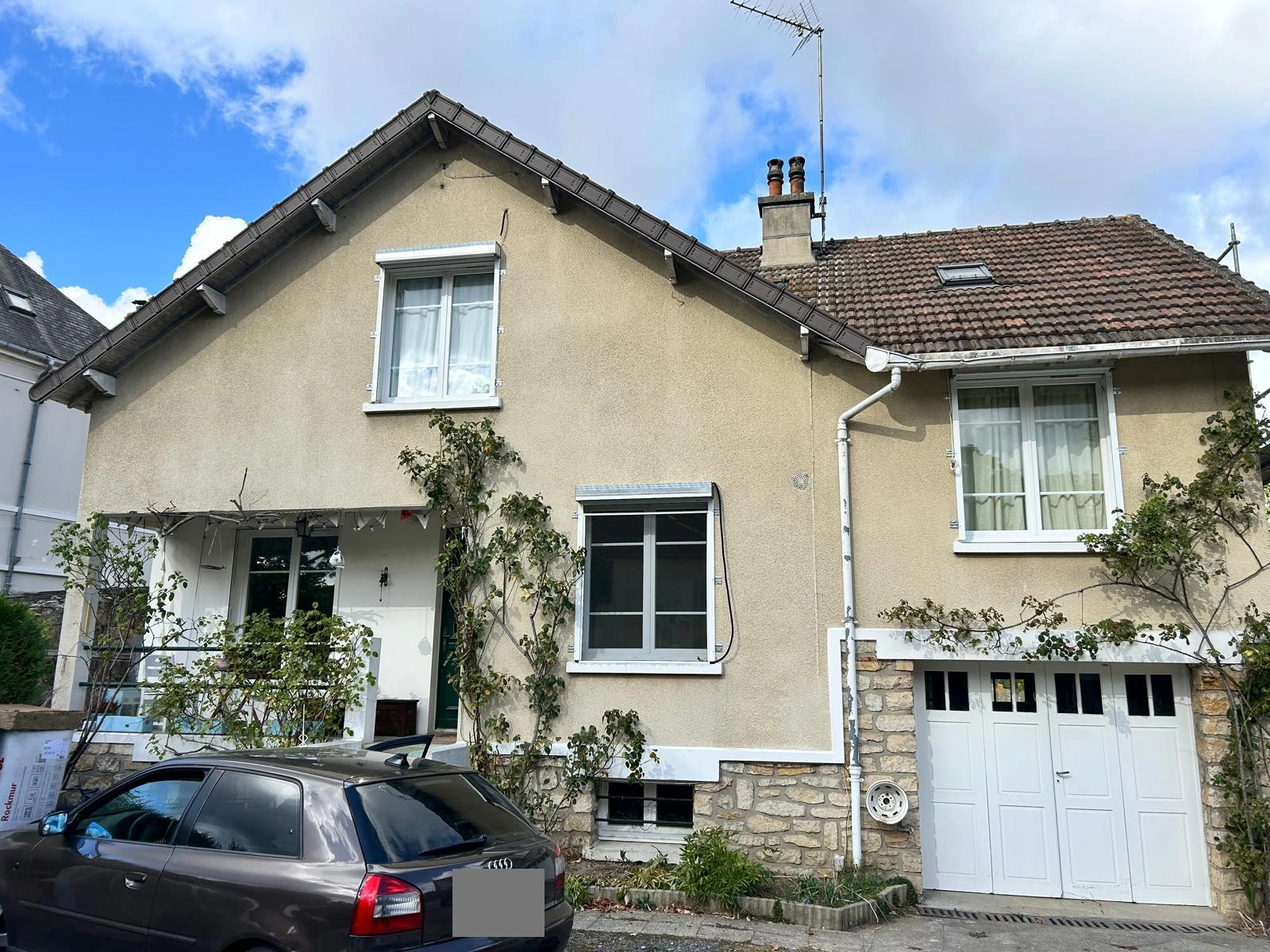 Avant les travaux : façade existante de la maison.